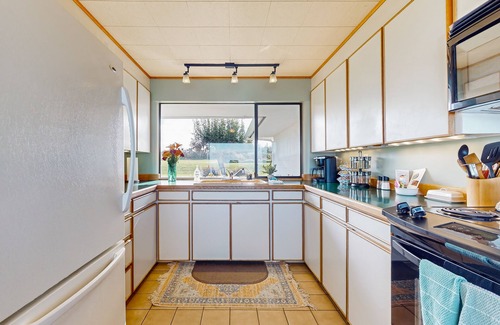 Mains Farm House | Waterfront home with bay and mountain views, beach access, fireplace