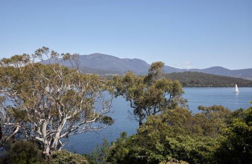 Rose Bay Apartment | Waterfront home with outdoor spa bath and mountain views - 5 min drive to city