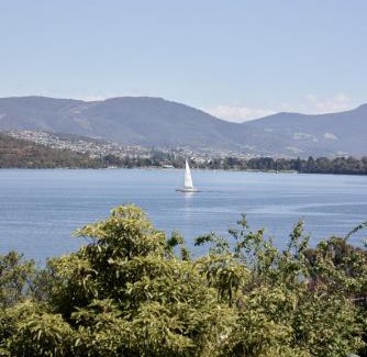 Rose Bay Apartment | Waterfront home with outdoor spa bath and mountain views - 5 min drive to city