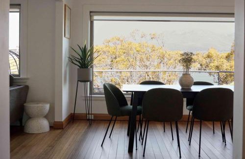Rose Bay Apartment | Waterfront home with outdoor spa bath and mountain views - 5 min drive to city
