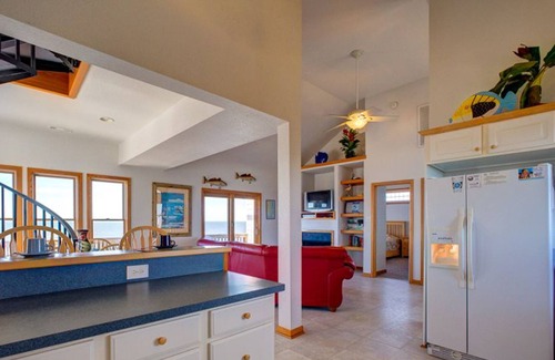 Brigands' Bay House | Waterfront home with private hot tub, sound access & fast WiFi - 2 dogs OK
