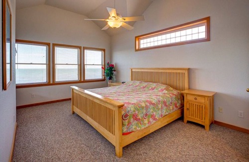 Brigands' Bay House | Waterfront home with private hot tub, sound access & fast WiFi - 2 dogs OK