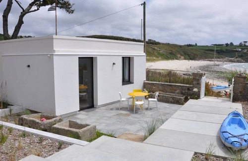 Plouarzel House | Waterfront house