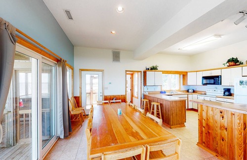Brigands' Bay House | Waterfront House w/Sound View, Shared Pool, Private W/D, Private Hot Tub