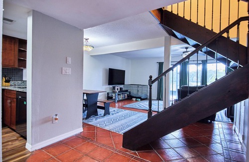 Clearwater House | Waterfront l Dog Friendly l 3TVS l Park Access