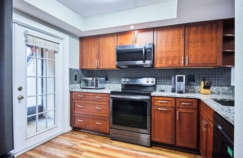 Clearwater House | Waterfront l Dog Friendly l 3TVS l Park Access