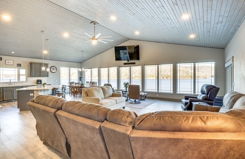 Roach House | Waterfront Lake of the Ozarks Home w/Private Dock