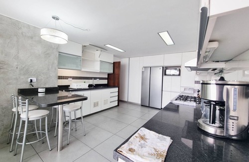 Armendariz Apartment | WaterFront Luxe 4BR/3.4BA Larcomar King