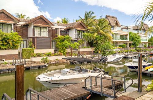 Black River Apartment | Waterfront Luxury Lodge w Private Pool