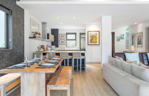 Black River Apartment | Waterfront Luxury Lodge w Private Pool