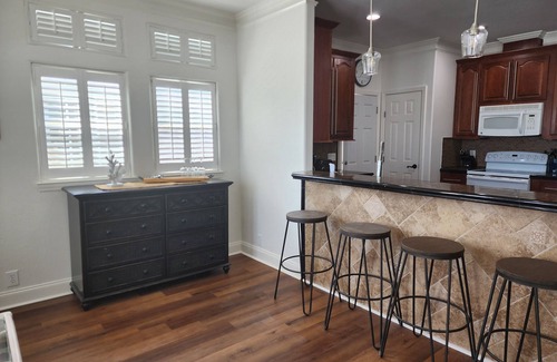 Venice Cabin | Waterfront Luxury Lodge - 4 Bdr/4 Bath in Venice MarinanNO BOAT SLIPnNO ICE