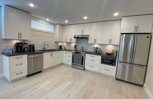Burnaby House | Waterfront Modern 2 Bedroom Suite 1257 sqft. Great for Remote Workers + Families