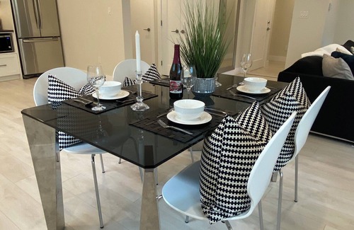 Burnaby House | Waterfront Modern 2 Bedroom Suite 1257 sqft. Great for Remote Workers + Families