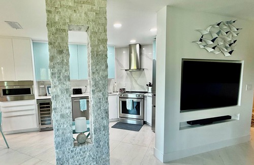 Tierra Verde Condo | Waterfront Modern & Stylish 2bed-2bath condo with stunning Tampa Bay views