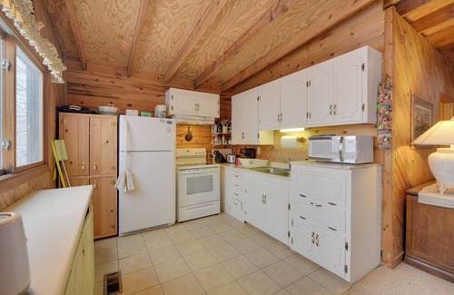 Hayward Cabin | Waterfront Nelson Lake Cabin w/Boat Dock!