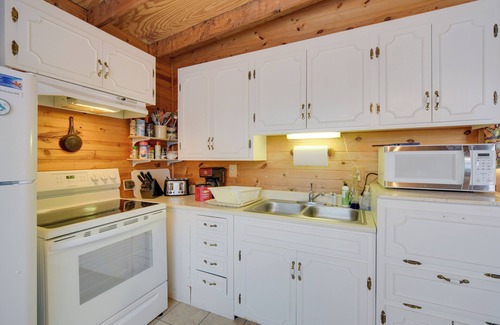 Hayward Cabin | Waterfront Nelson Lake Cabin w/Boat Dock!