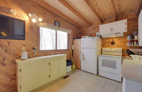 Hayward Cabin | Waterfront Nelson Lake Cabin w/Boat Dock!