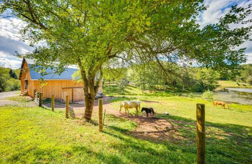 New Albany House | Waterfront New Albany Retreat with Therapy Animals