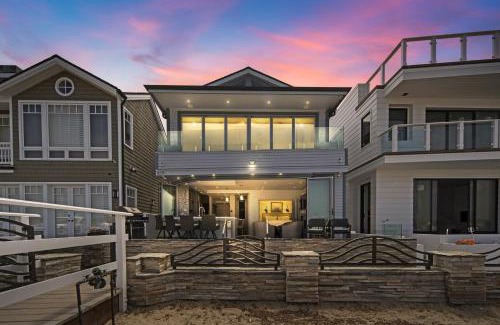 Balboa Peninsula House | Waterfront Newport Beach, Balcony Views Hot Tub