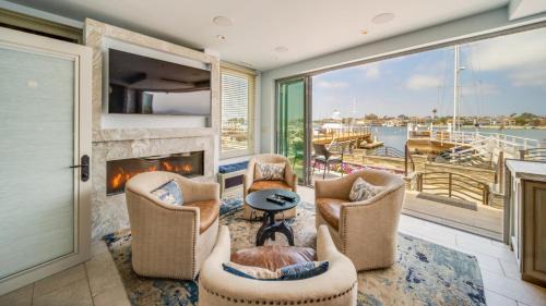 Balboa Peninsula House | Waterfront Newport Beach, Balcony Views Hot Tub