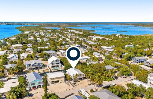 Cutthroat Harbor Estates House | Waterfront Oasis with Private Dock, Firepit, Grill & WiFi - Snowbirds Welcome