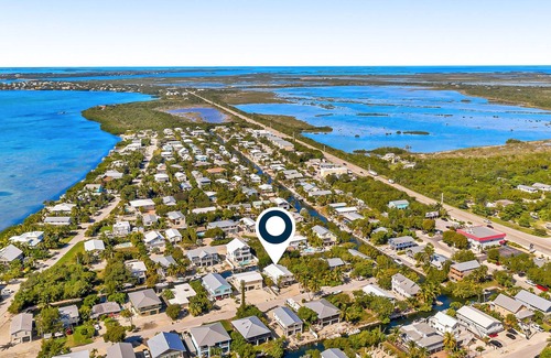 Cutthroat Harbor Estates House | Waterfront Oasis with Private Dock, Firepit, Grill & WiFi - Snowbirds Welcome