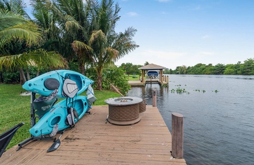 West Palm Beach House | WATERFRONT PALM BEACH 5BR/4BA HOME - PRIVATE BOAT DOCK/POOL/HOT TUB