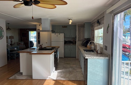 Little Torch Key House | Waterfront Paradise in Florida Keys. Free use of Kayaks, and more!