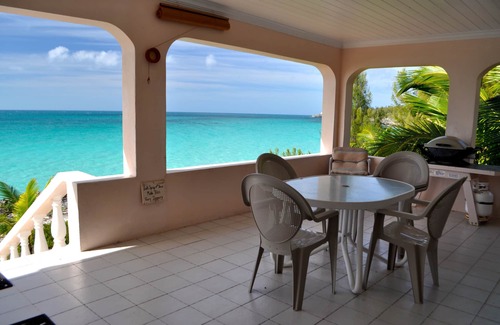 Rainbow Bay Villa | Waterfront. Private sea entry. Gazebo, Kayaks, Wifi. 300ft to Rainbow Beach
