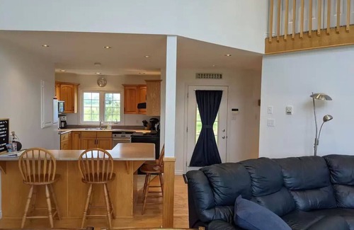 New London Cottage | Waterfront Property in New London