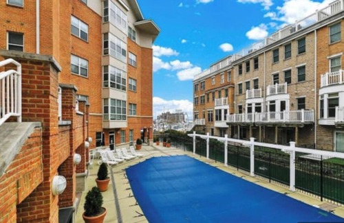 Riverside Condo | Waterfront property in Harborview