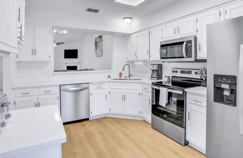 Jacksonville House | Waterfront retreat with private pool, pool house, alfresco dining & 2 kitchens