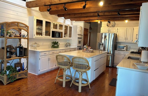 Homosassa House | Waterfront retreat with boat dock & private ramp right off the river