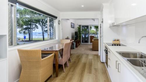 Bongaree House | Waterfront Retreat with room for a boat - Welsby Pde, Bongaree