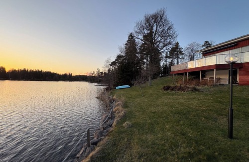 Hedetorpet Cabin | Waterfront Guesthouse with Private Dock & Rowboat