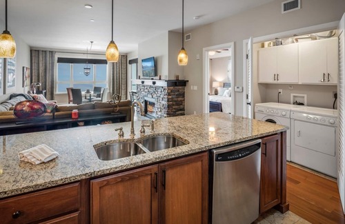 Sandpoint Condo | Waterfront Seasons at Sandpoint Condo: Spa, Heated Pool, Boat Slip