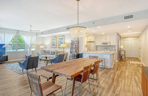 Whitney Beach Condo | Waterfront, Spa/Pool, Private Paradise on Longboat Key!