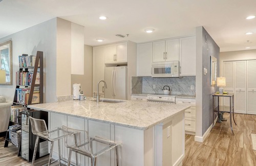 Whitney Beach Condo | Waterfront, Spa/Pool, Private Paradise on Longboat Key!