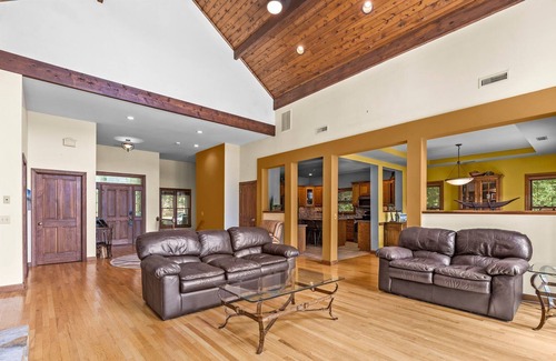 Troutman House | WaterFront & Spacious~2ac~4br/4bt~Dock~Porches-Firepit~Quiet Cove~Pet Friendly!