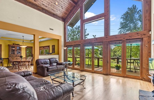 Troutman House | WaterFront & Spacious~2ac~4br/4bt~Dock~Porches-Firepit~Quiet Cove~Pet Friendly!
