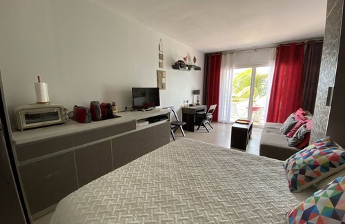 Marigot Apartment | Waterfront studio with sea view