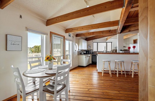 Galveston House | Waterfront Tiki Island home with HUGE deck