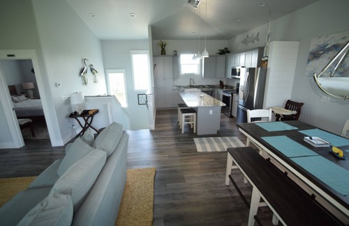 Captiva House | Waterfront Property with Dock and 2 Minute Walk to the Beach