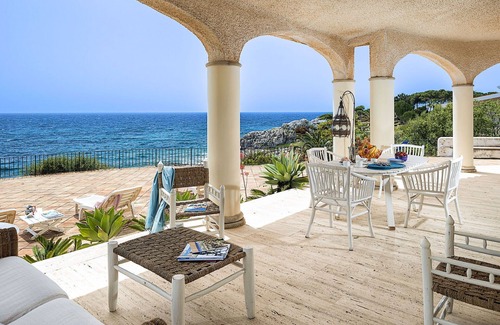 Fontane Bianche Villa | Waterfront villa with panoramic terrace and garden