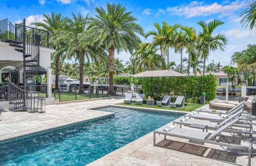 Seven Isles House | Waterfront Villa Beach Proximity Venice of America Coastal Extravagance Palm Key VlLLAS