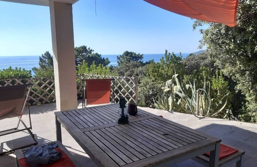 Sari-Solenzara House | Waterfront villa - sea access 5 mins walk
