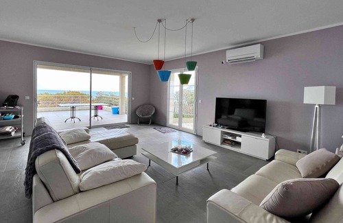 Chine Villa | Waterfront villa with exceptional view