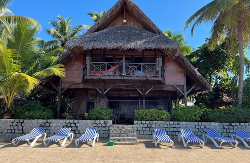 Marokindro House | Waterfront villa with live-in staff!