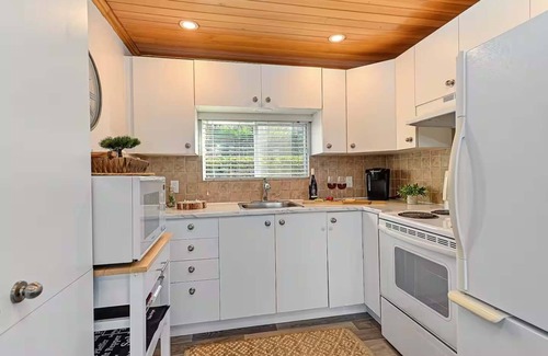 Saint-Damien House | Waterfront with Spa and Lake Access