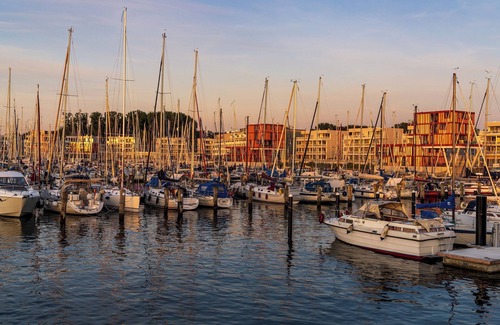 Travemuende Apartment | Waterkant 1 - exclusive vacation apartment at the sailing harbor in the heart of Travemünde